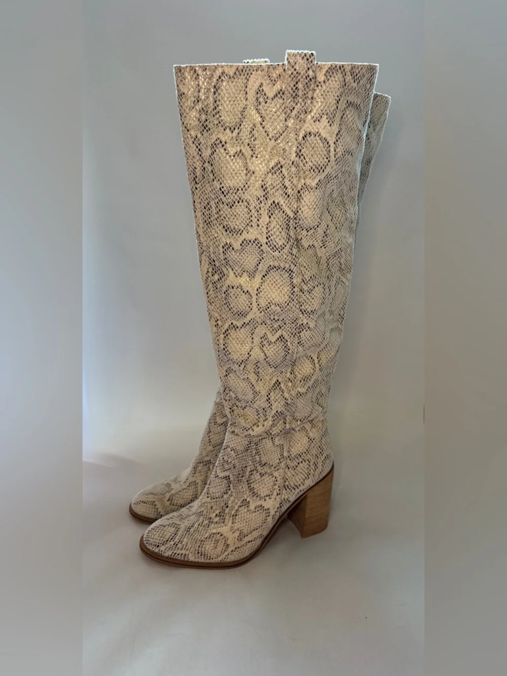 Mi.iM The Saint Slouch Knee-High Boots – Black and White Suede Size 10 - Picture 3 of 9
